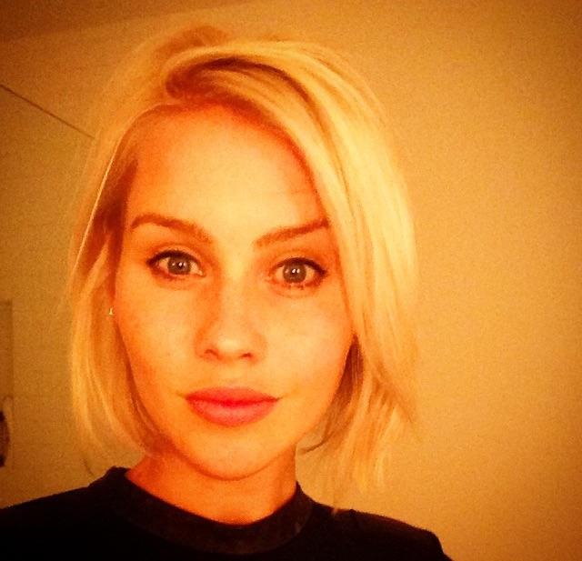 Sempre com essa carinha de neném, ela é maravilhosa
Happy Birthday Claire Holt 