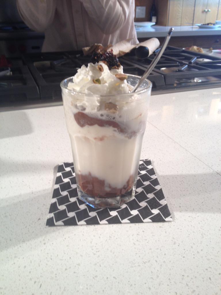 CAforPrunes's tweet photo. Cooling off @KetchumPR in their new #ketchumfoodstudio with these sweet #driedplum floats! #driedplums #reciperedux http://t.co/uPWio7Vjv2