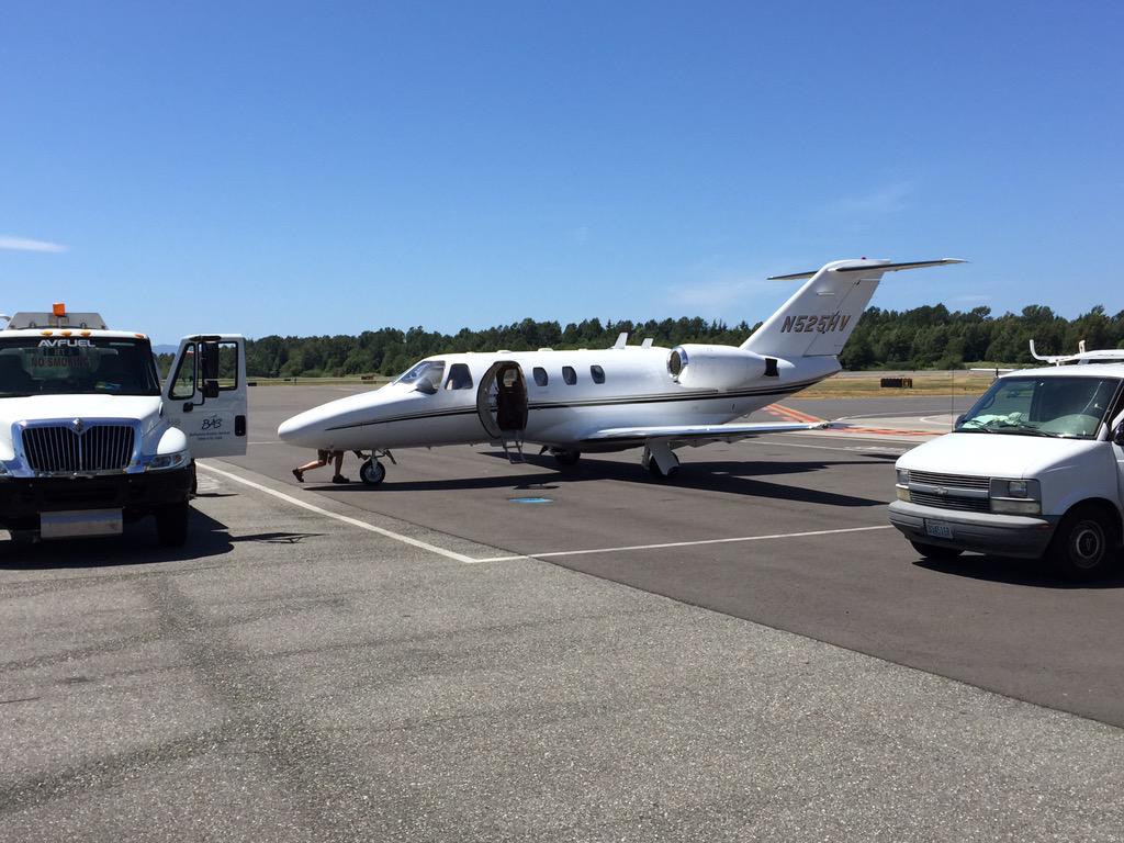 jmanatt's tweet photo. @HyVee I flew all the way to Bellingham, WA today to see your jet sitting here. I'm literally following you #iowaties http://t.co/hmYF1DLSgO