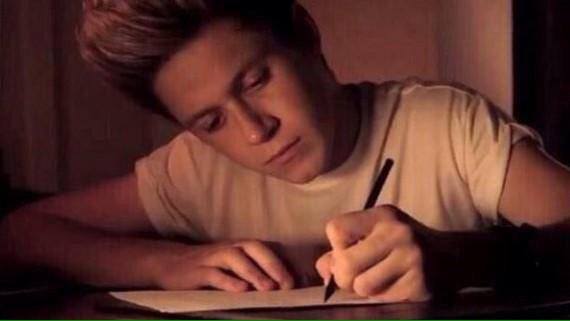 Girl_Almighty13's tweet image. "Querido diario las zerrie shippers piensan que Perrie Malik se hizo tt por ellas"