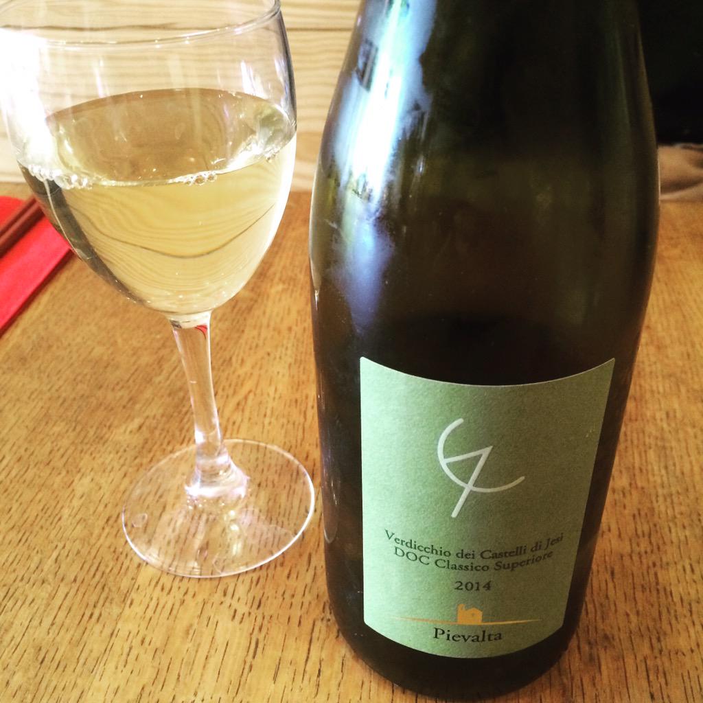 itadakizenzen's tweet photo. New arrival white wine!!!! http://t.co/4b693qA3lw