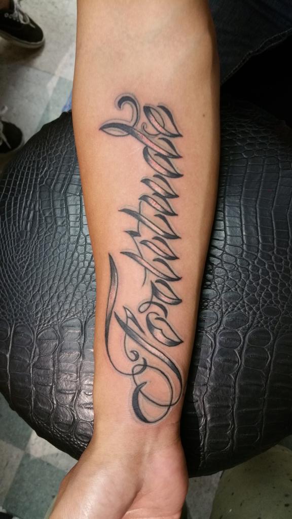 Tattooerdave's tweet image. #fancyscript #peacockstattoo @cappoli