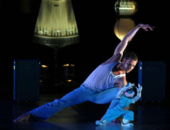 BlancaLiOficial's tweet image. Listing @nytimesarts  @BlancaliRobot  @BAM_Brooklyn
&quot;Ex Machina&quot; meets “Alice in Wonderland” 
nyti.ms/1Gw1kAV