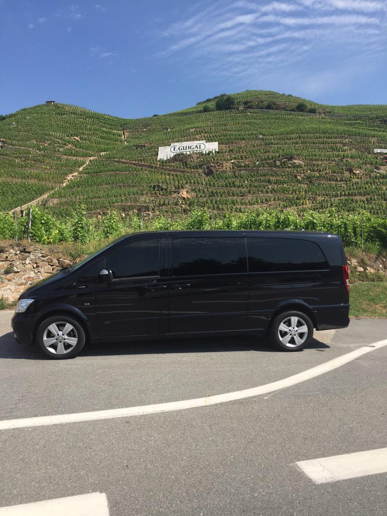 FCS_Lyon's tweet photo. Aujourd'hui @FCS_Lyon a fait découvrir la Côte Rôtie à ses clients américains. #winetour #france #tourisme #Lyon http://t.co/0ITuJcbqtf