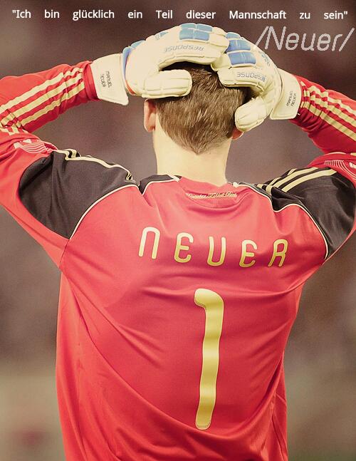 FanniFCB's tweet photo. wir sind auch glücklich, nicht wahr ? :D
#Neuer #Weltmeister http://t.co/He4UXnwNpj