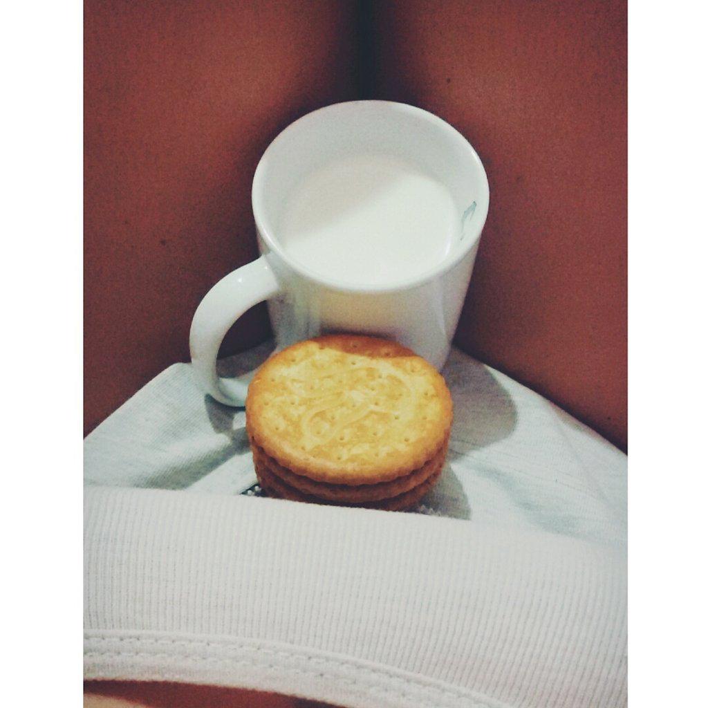 Aman_amanda7's tweet photo. Bendito manjarrrrr ☕🍪 http://t.co/D9PDzfZ9kS
