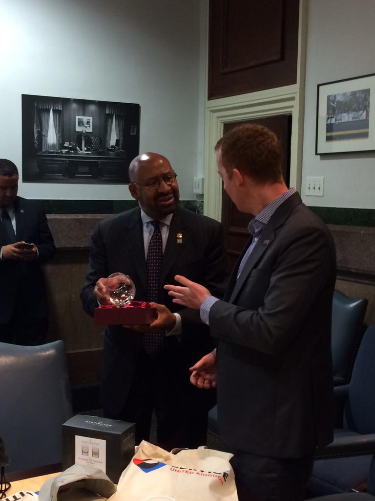 patrickweir70's tweet photo. Honoured to present @Michael_Nutter with gift on behalf of Swindon following meeting with @CitiesServiceUK #UKinUS http://t.co/mnMTzNOnYr