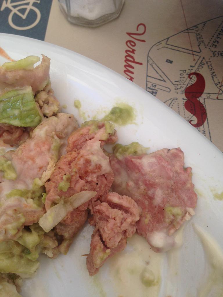 alegunsche's tweet photo. @fritzcl Que asco el #Fritz de Tobalaba. Esto se supone que era churrasco. Rosado??? Cc. @bernarditadiaz http://t.co/2tAAcQUHBb