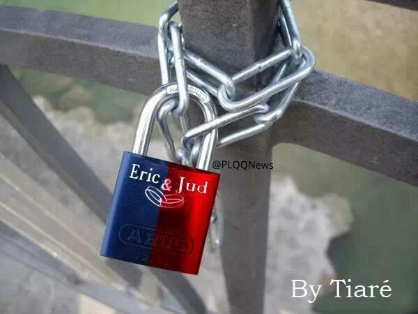 SagaPLQQ's tweet photo. El puente Kabelsteg, está lleno de cientos de candados de enamorados. Eric sorprendiéndome saca uno rojo y azul. http://t.co/nrfKYM56MJ