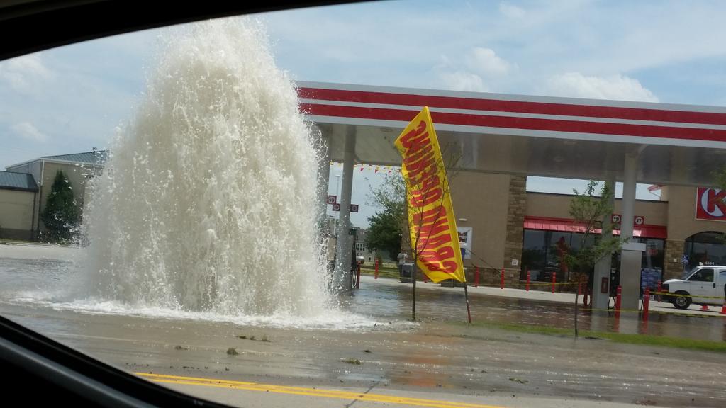 Fichtator's tweet photo. Grand Opening celebration at Circle K! http://t.co/iPG52whYNq