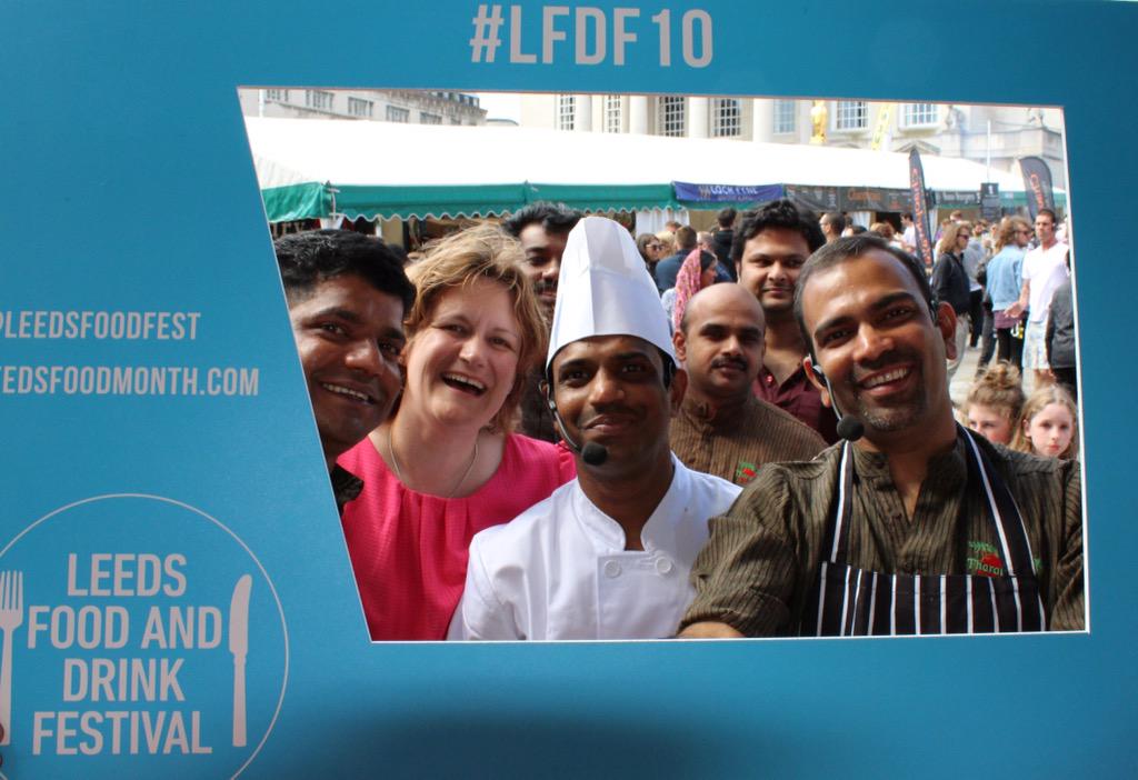 TharavaduRestau's tweet photo. #LFDF10 @OliverAwardsYEP http://t.co/Wmnf2NrCn7