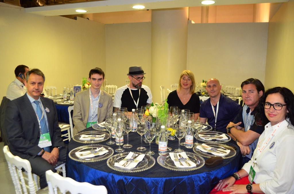 foadominicana's tweet photo. Espectacular ambiente ha creado @doneventos para nuestros ponentes en el almuerzo. #FOARD2015 #FOARD #CreaTuEvento http://t.co/HGALoy4WBY