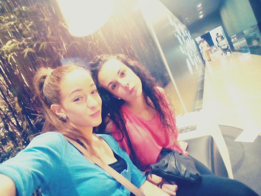 Lauriqa94's tweet photo. Una muy buena mañana!!! 😀 @carmensm29 @NoeCast_ http://t.co/KUvj2zFq8e