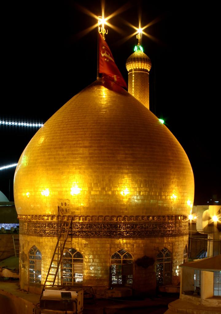 l313i's tweet photo. السلام على الحسين
وعلى علي بن الحسين
وعلى اولاد الحسين
وعلى أصحاب الحسين
وعلى اخيه ابا الفضل
وعلى اخته الحوراء زينب http://t.co/507oPXyimx