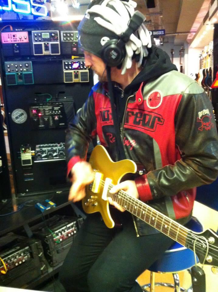 PressureheadUK's tweet photo. In #Paris testing out a big #Boss pedal collection! Fecking awesome!! http://t.co/JP0UAAVr2W