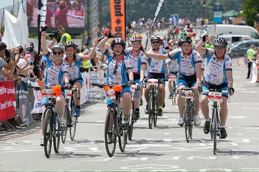 alpedhuzessers's tweet photo. Vandaag een week geleden: team @MMC over de finish #toppers #ad6 http://t.co/rK459dBdLk