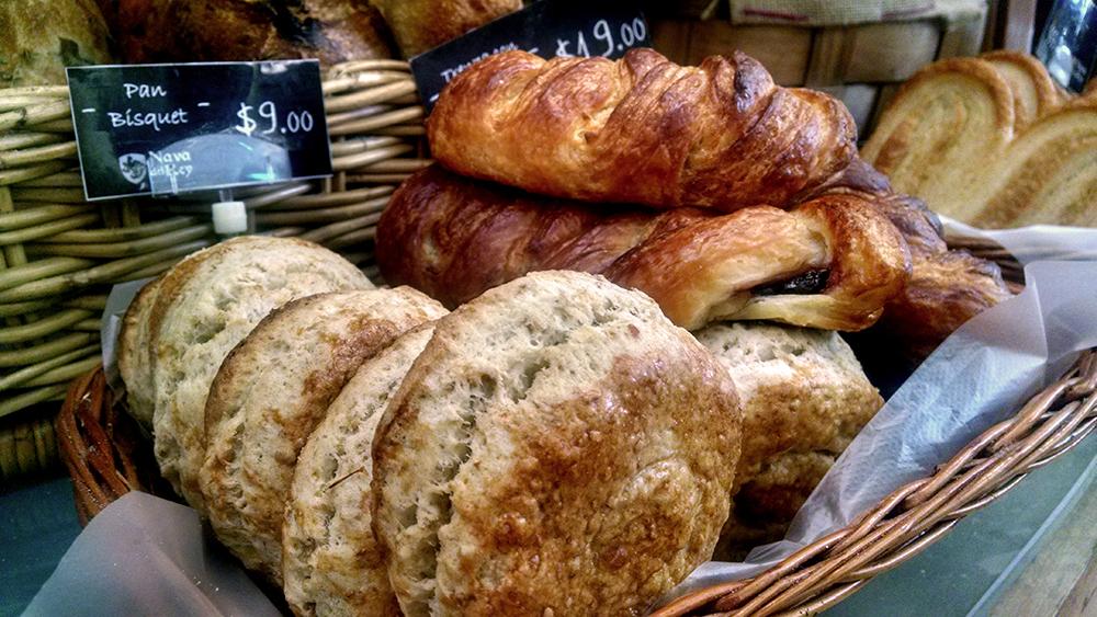 mundo_gourmet's tweet photo. Nuevo pan dulce: Bisquet y Trenza rellena de Philadelphia con mermelada. DELICIOSO! @pan_navadelrey http://t.co/37AtHX2rsB