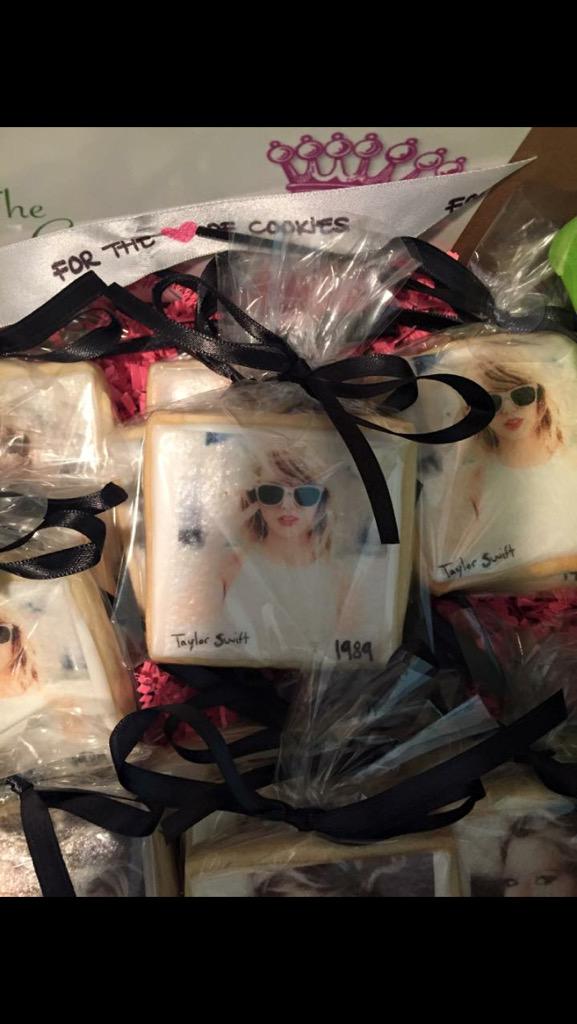 annmkolla's tweet photo. @taylorswift13 cookies at my bridal shower! Love this girl &amp;my bridesmaids! See u Sat!@taylorswift13 @taylornation13 http://t.co/AQWWrZzUPF