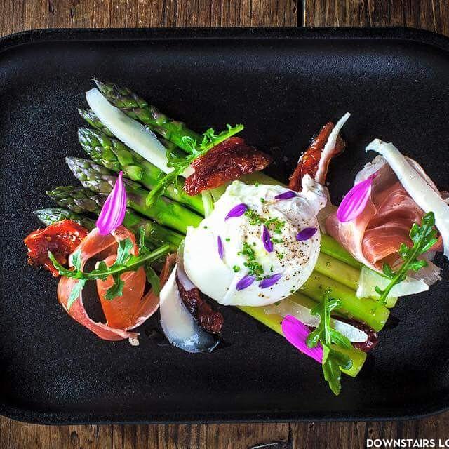 lamantia7233's tweet photo. Charred asparagus
# poachedegg #shavedham #shavedparmesan #tomatoconfit
# therapyrestaurant #DTLV #comingsoon http://t.co/FcIqESXKAz
