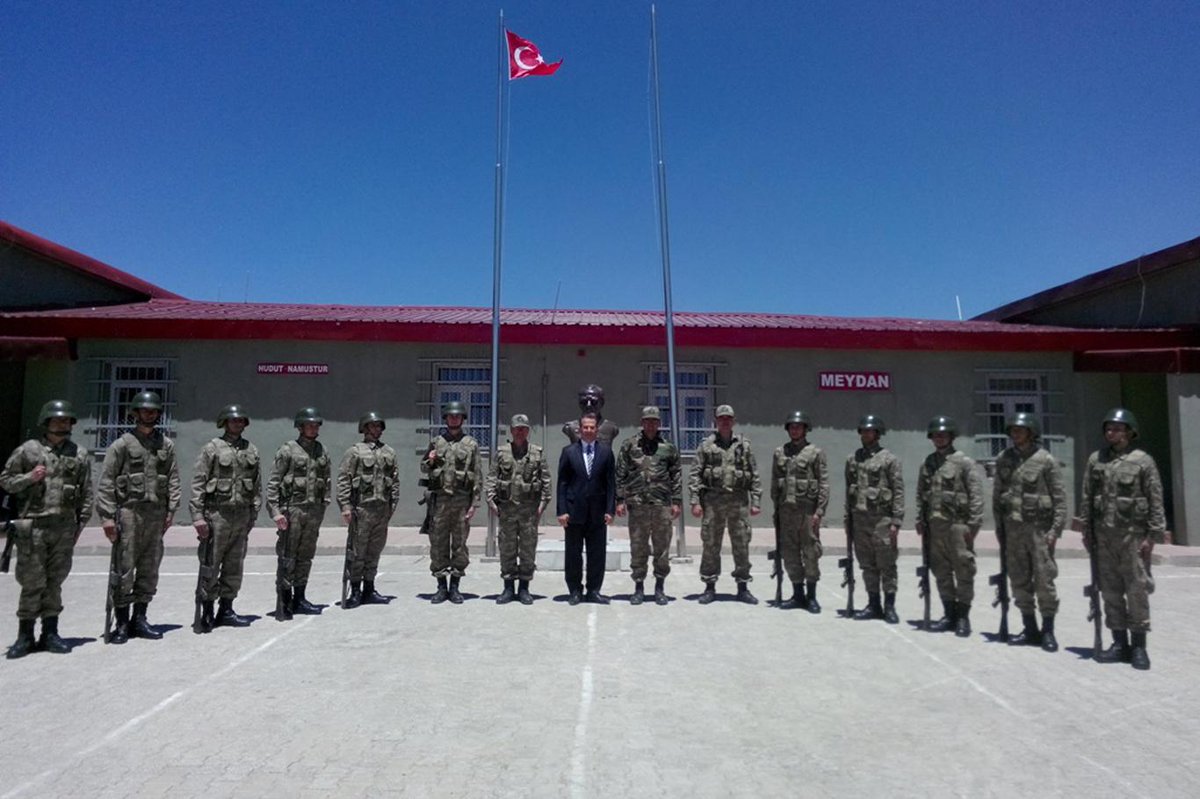 Van Valisi Taşyapan hudut karakollarını ziyaret etti dlvr.it/B9whGg