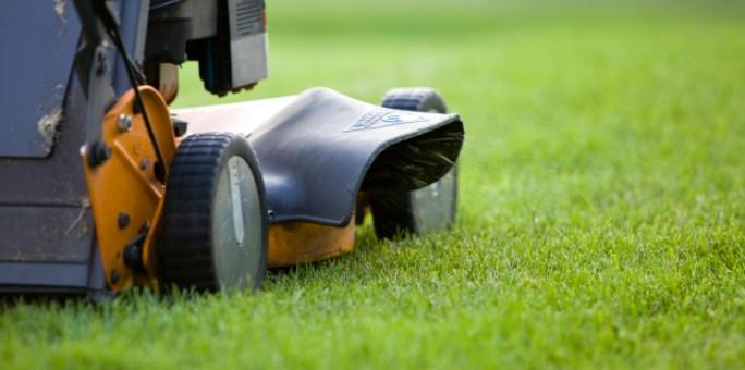 BatemanAgency's tweet photo. What's your most prized yard tool? How to keep it working like new: http://t.co/hrp3WGYrEZ http://t.co/X8cgSJi3SA