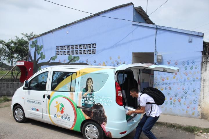 tomidigital's tweet photo. Así llegan las aulas digitales a las I.E del Valle del Cauca, conoce más del proyecto en http://t.co/vZ3JPBZf02 http://t.co/RFQ0NqHD79