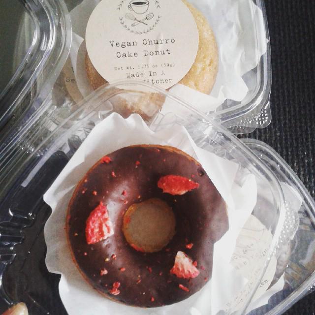LBVeganFest's tweet photo. #vegandonuts for #breakfast
#nomnoms #vegan #veganfoodshare
#whatveganseat #caffeinatedkitchen http://t.co/AdrZcFjbNs