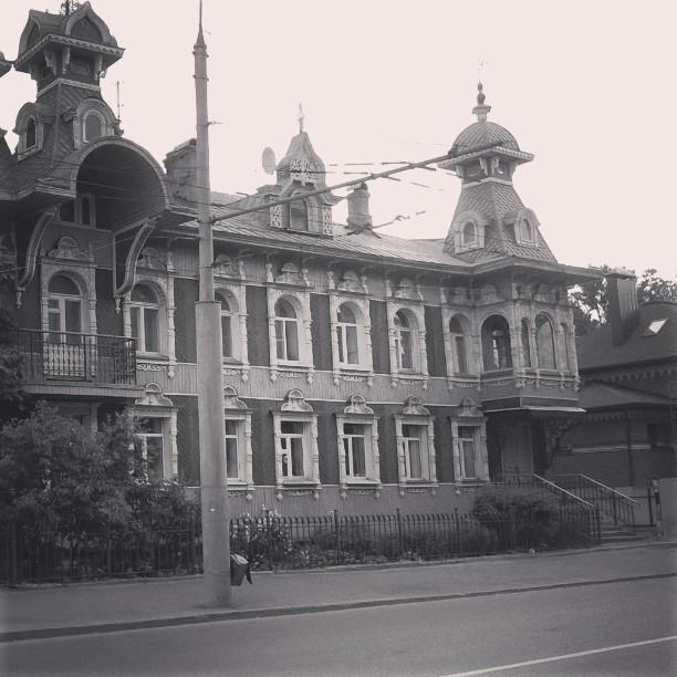 instaRybinsk's tweet image. #rybinsk #околождвокзала
#СтарыеДома by foto_rybinsk ift.tt/1KDQhaG