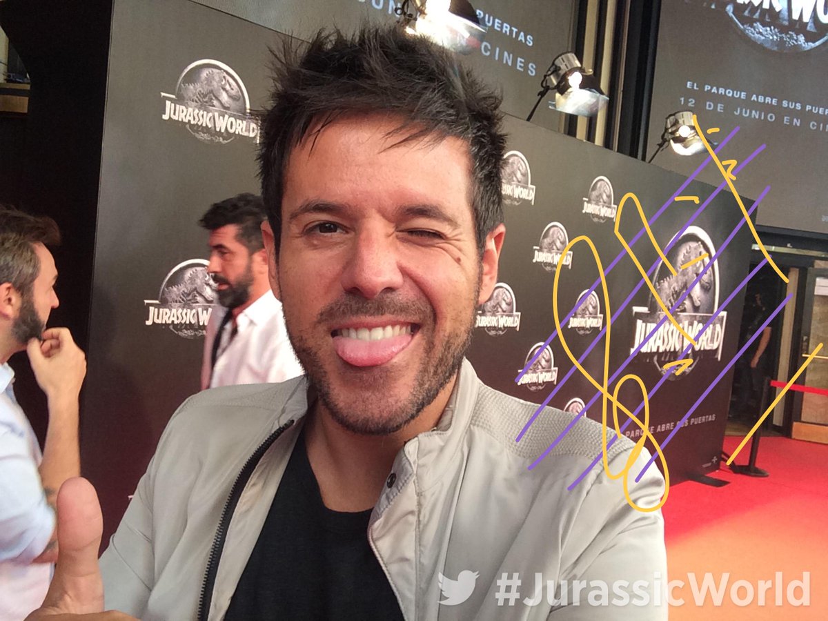 Universal_Spain's tweet photo. El parque abre sus puertas. En la première de #JurassicWorld con @Pablolopezmusic http://t.co/GNY1FRIHSt
