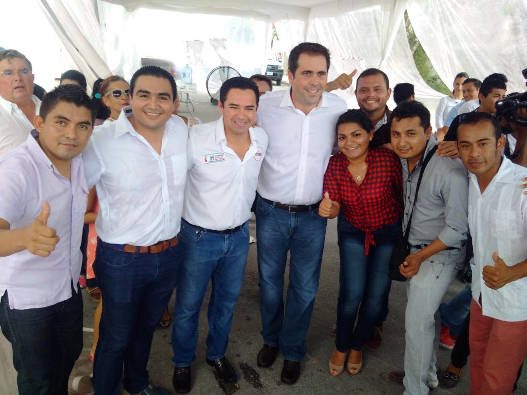 LupitaGuevara9's tweet photo. Felicidades @JLToledoM por constancia de mayoria recibida de manos del INE #ChanitoDiputadoFederal #Tulumpresente http://t.co/iBqU39bn62