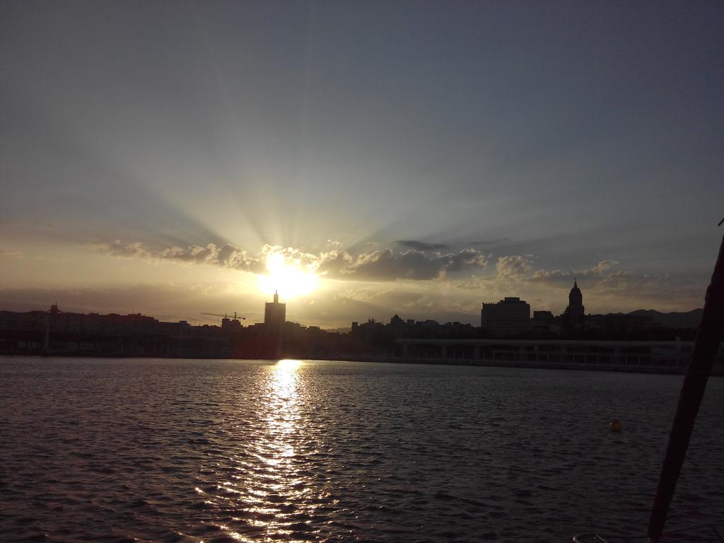 novatto7's tweet photo. Puesta de sol desde el @muelleuno espectacular. http://t.co/WrhlhAOuqy