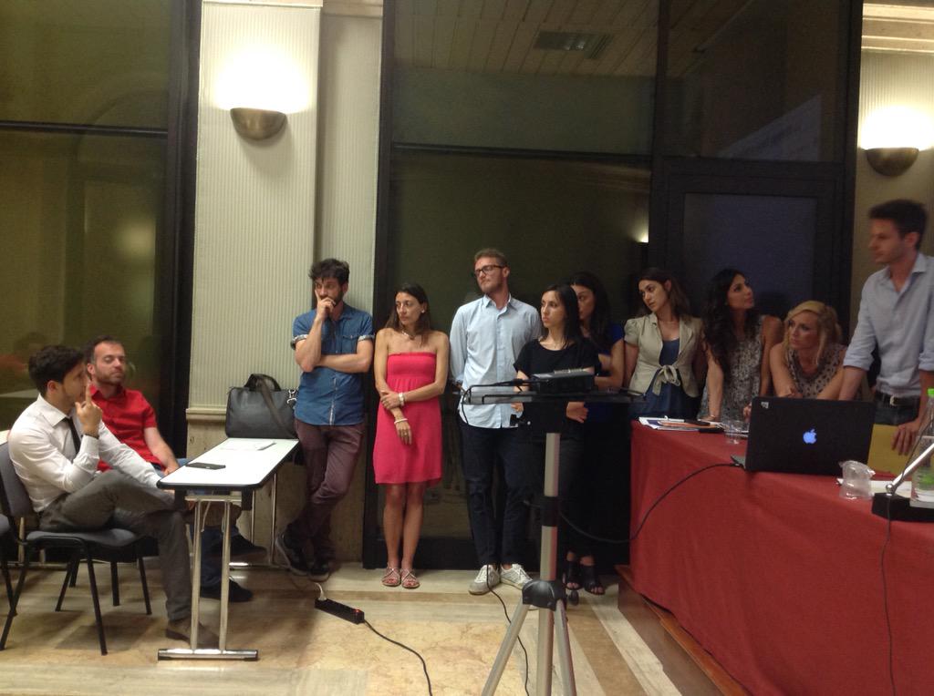 dolabschool's tweet photo. Durante le presentazione ne approfittiamo per fare un ripassino di marketing con @noltha✌️ #DoLabFareMKTG http://t.co/q4m5CbYQKU