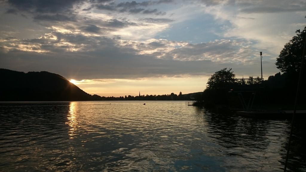 Wechselszene's tweet photo. #Sundowner @ #Schliersee. Gute Aussichten für den Sixtus Schliersee Alpen Triathlon am Sa (13.6) #ssat15 http://t.co/cg92AKTUXJ