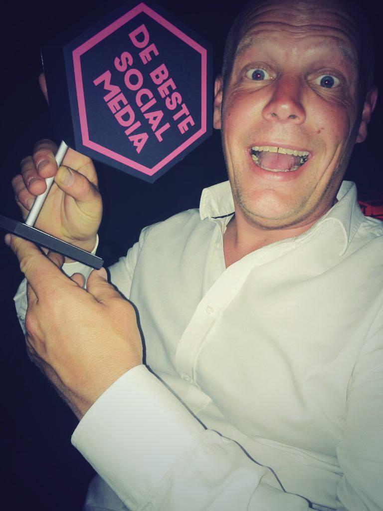 YES YES WE WON!!! Jury- én publieksprijs in cat. Beste Creatief voor de #Huizenpromoter <a href="/ABNAMRO/">ABN AMRO</a>! #debestesocial