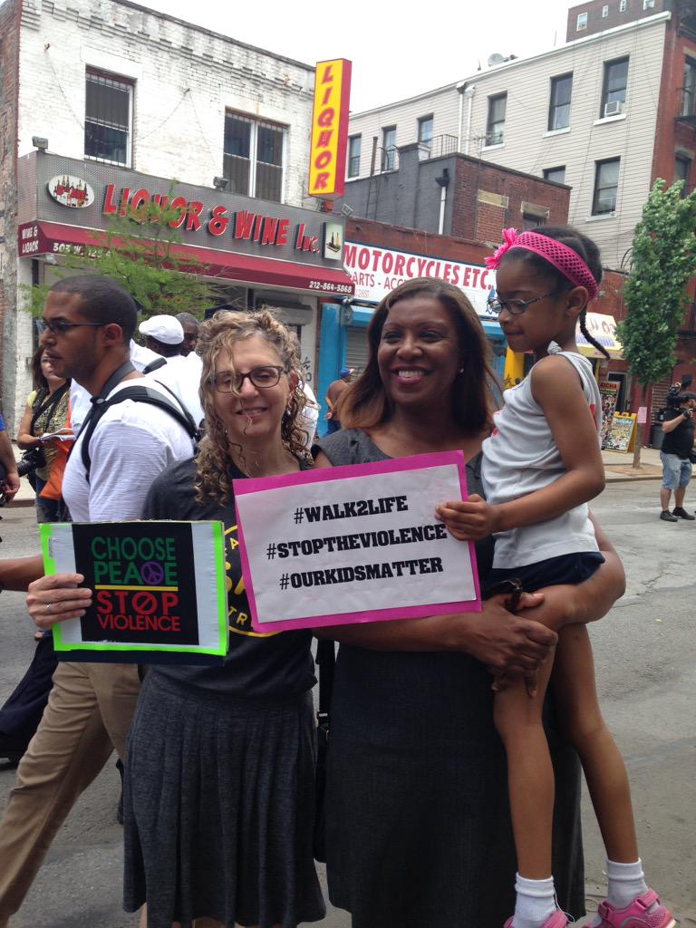 hawkinss135's tweet photo. In Harlem #walk2life with @MothersSaveNYC @TishJames @NYC_SafeStreets @transalt http://t.co/7tSCIi3FmL
