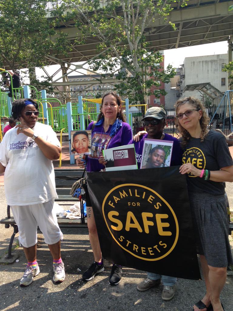 hawkinss135's tweet photo. @NYC_SafeStreets @transalt supporting #walk2life and @MothersSaveNYC @PastorVernon @GUNSdownLIFEup http://t.co/FW1iYVMKoo