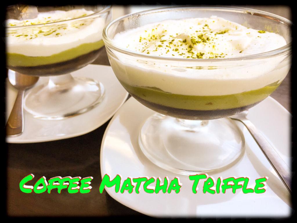 Postre del día.
Bizcocho de té verde bañado en café y crema de matcha.
Increíble ble !!!