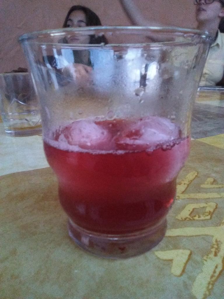 JuliaLopezBern1's tweet photo. @noelia_sz_lz Oleeee , la mejor prima del mundo eres tu! A tu salud ! Jajajaj http://t.co/rcJyvBHcxS