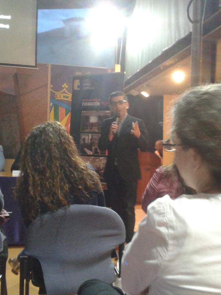 iescorella's tweet photo. Antes la FP era como La dos de televisión española: todo el mundo la conocía pero nadie lo dice http://t.co/IWxS4afxa6