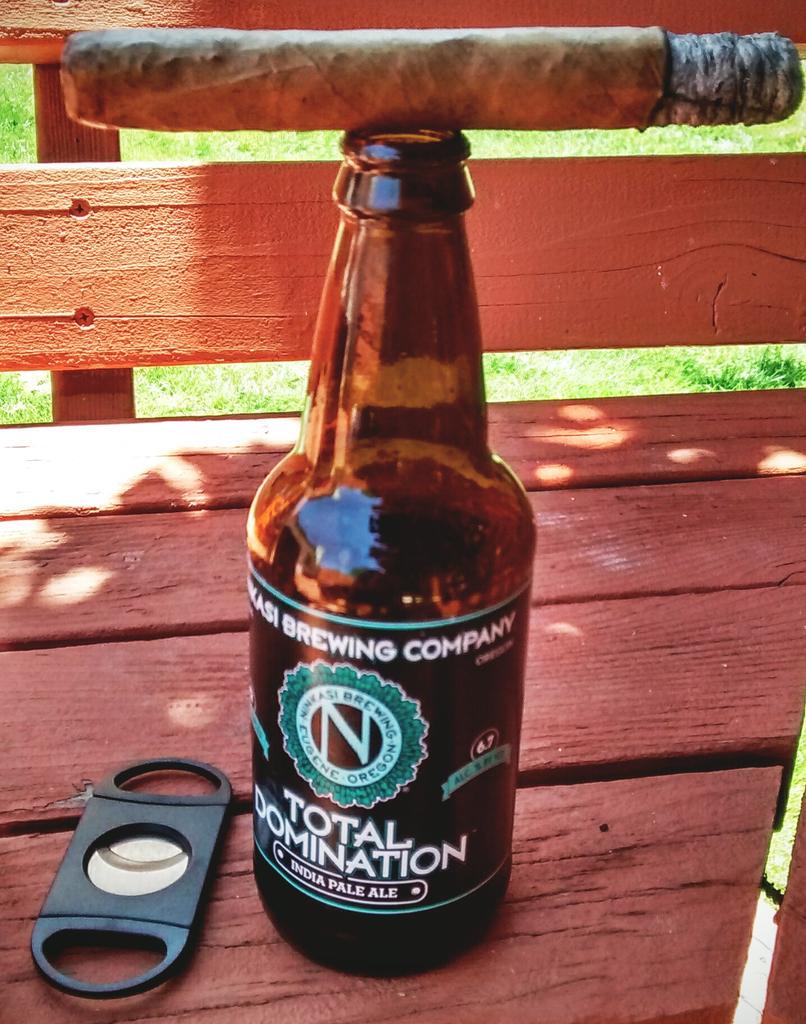 #Stogie &amp; #Brew!