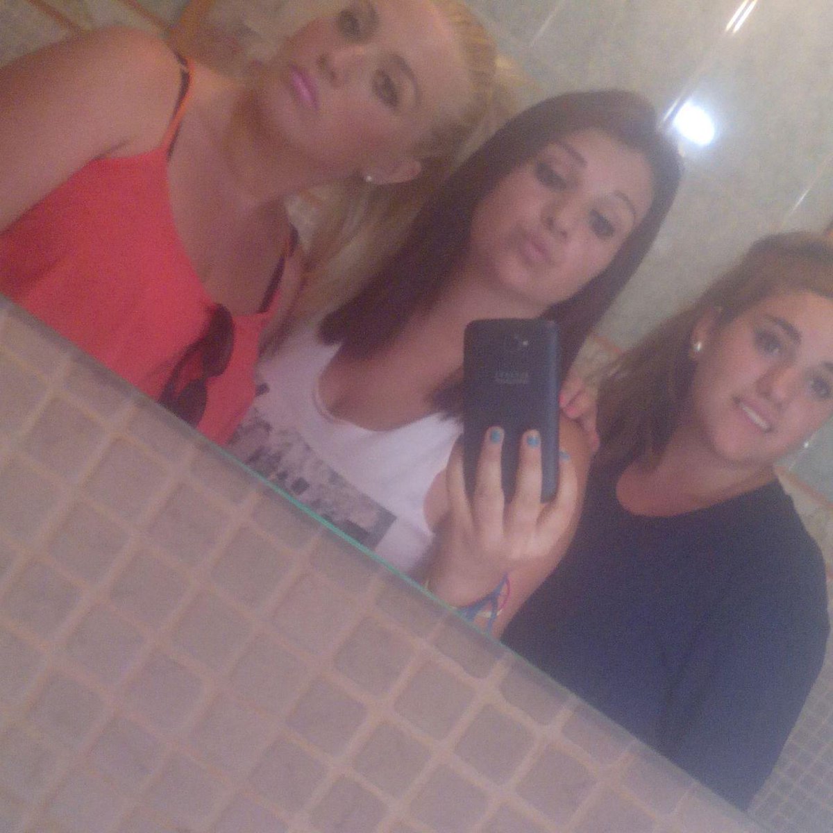 noemigallart's tweet photo. osquiero mis niñas preciosas. http://t.co/gwzASpUWZ6