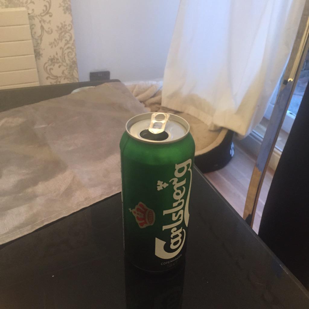 campbellarron's tweet photo. @pupleah1 @daniel_chilton @lewis1kelly @Krissicharles @CrossyAVFC25 @Dwaggers @rbushell89 Just warming up with 2 cans http://t.co/Sw4uNxICz3