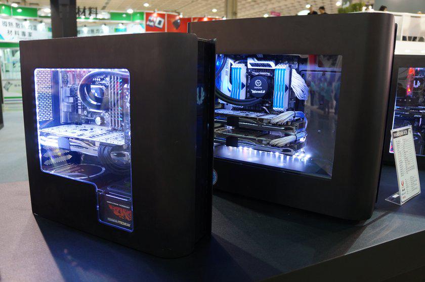 pcgamer's tweet photo. We rounded up our favorite PC cases from Computex 2015. Here are 12 to watch out for! http://t.co/YQT7Ft6vb5 http://t.co/Wwuj8i0a2v