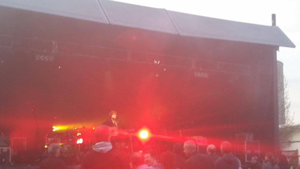 sarah2011xx's tweet photo. @paddycaseymusic fantastic gig!Plz say happy birthday to our dad Patrick higgins!!! @leopardstownracecourse #ball http://t.co/4rxzs77q5d