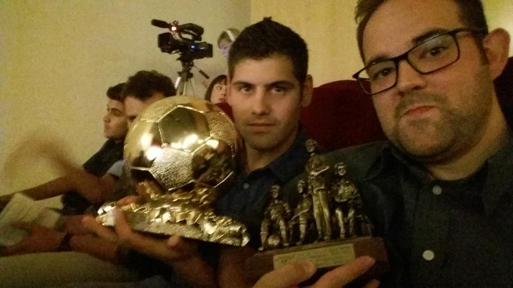 JesusGQuirante's tweet photo. Mejor entrenador y mejor jugador de ls Liga de F7. Con @titodonato10 En plena Gala de Premios. http://t.co/vANDZT3zzi