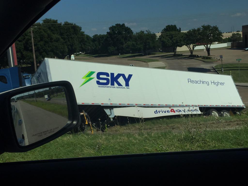 Someone is having a bad day. #truckfail #drivehome #wreak