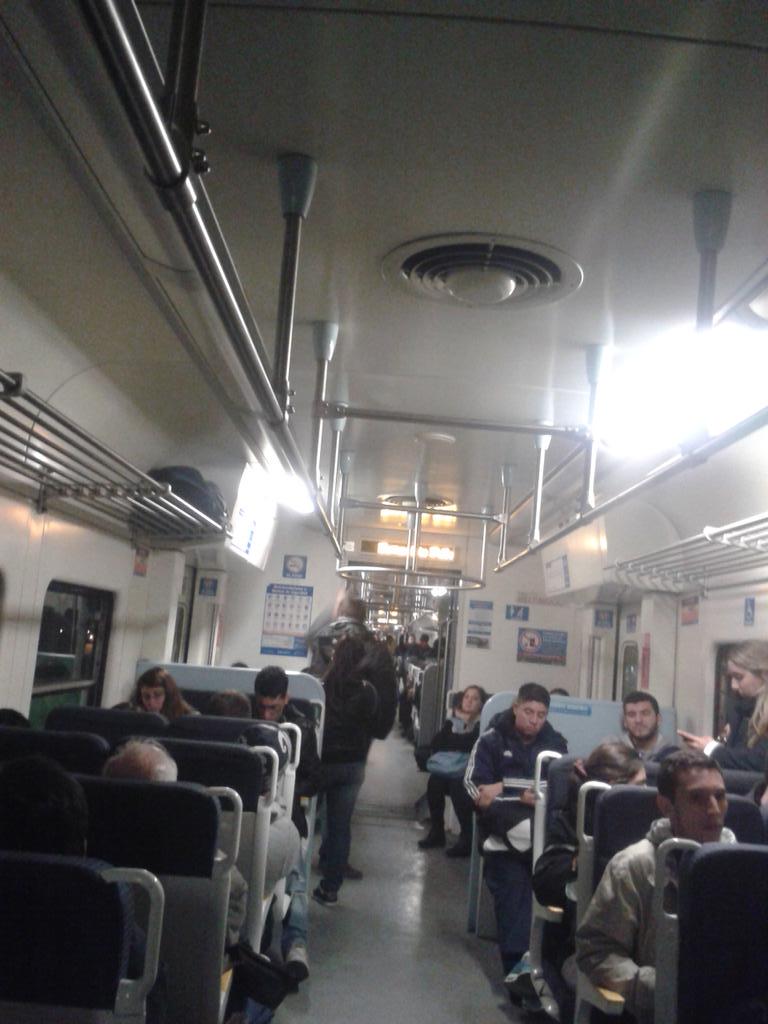 diego_seque's tweet photo. @RandazzoF  pero seguro que lo de las luces es para ahorrar energía http://t.co/ts2YVYKGRM
