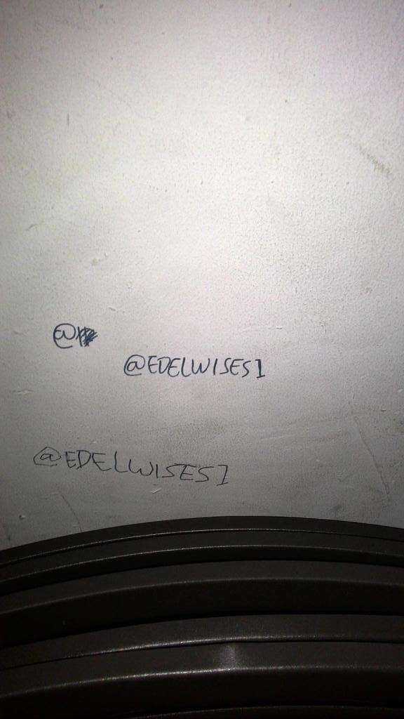 giedesse's tweet photo. @Edelwises1 maaf ka, inih perbuatan kaka bukan yah ditembok circle k pahlawan? http://t.co/v2XMCIWBGO
