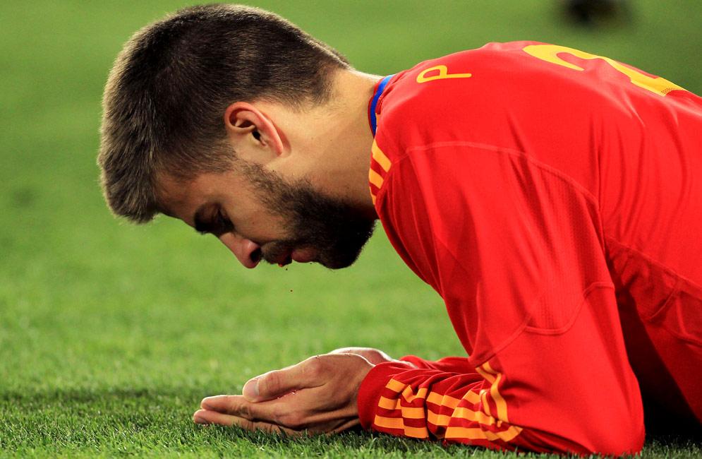 UnAutenticoCule's tweet photo. Ese jugador que haSANGRADO la camiseta de España y defendido como nadie,hoy le pitan por hablar.Libertad de expresión http://t.co/SuCd9AK0nm