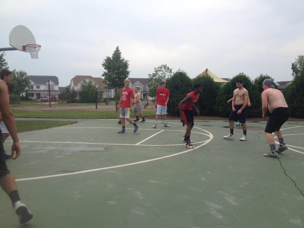 Scrubs_Nation's tweet photo. The season never stops for championship caliber teams #VivaLaScrubs 😏 http://t.co/5EFmE83tLl